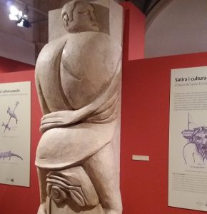 La Biblioteca Valenciana exhibe una reproducción de tamaño natural del 'Nano d'En Llop' en la exposición de la prensa satírica