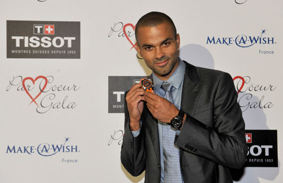 Tissot presenta a Tony Parker con su reloj en edición limitada en la Gala Par Coeur en Lyon