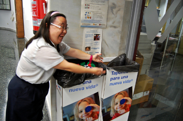 FGV aportan 8,4 millones de tapones de plástico destinados a financiar proyectos solidarios