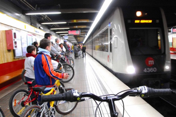 Metrovalencia amplía el permiso de viajar con bicicletas a todo el fin de semana y festivos