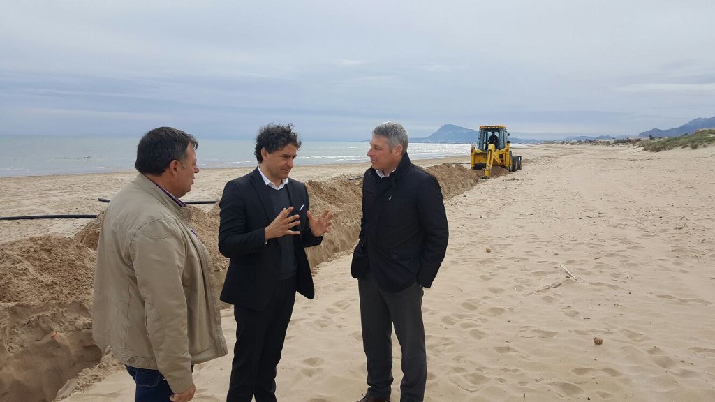 Colomer: 'Desde la Generalitat estamos trabajando intensamente en la recuperación del litoral para que las playas ofrezcan su mejor imagen en Semana Santa'