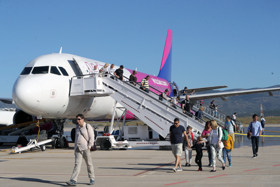 El aeropuerto de Castellón reanuda los vuelos regulares con estrictas medidas de protección frente a la COVID-19