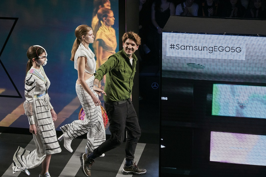 El alicantino Yvan Andreu se proclama ganador de Samsung EGO en el primer desfile 5G de la MBFWMadrid