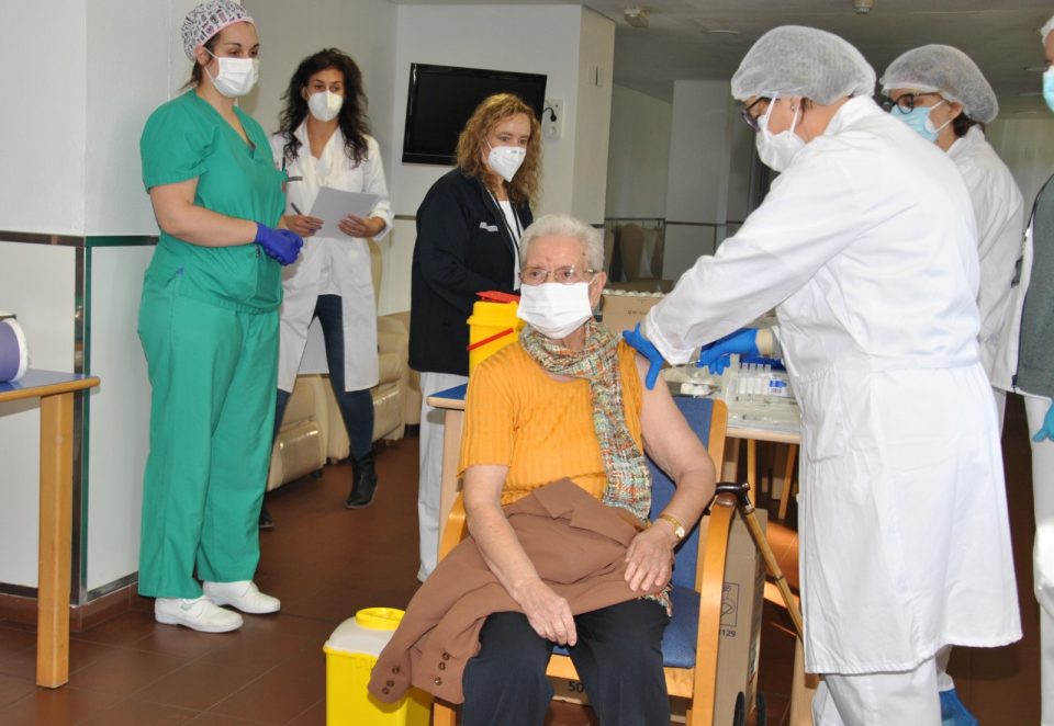 Batiste Martí, de 81 años, es el primer valenciano vacunado contra la COVID-19