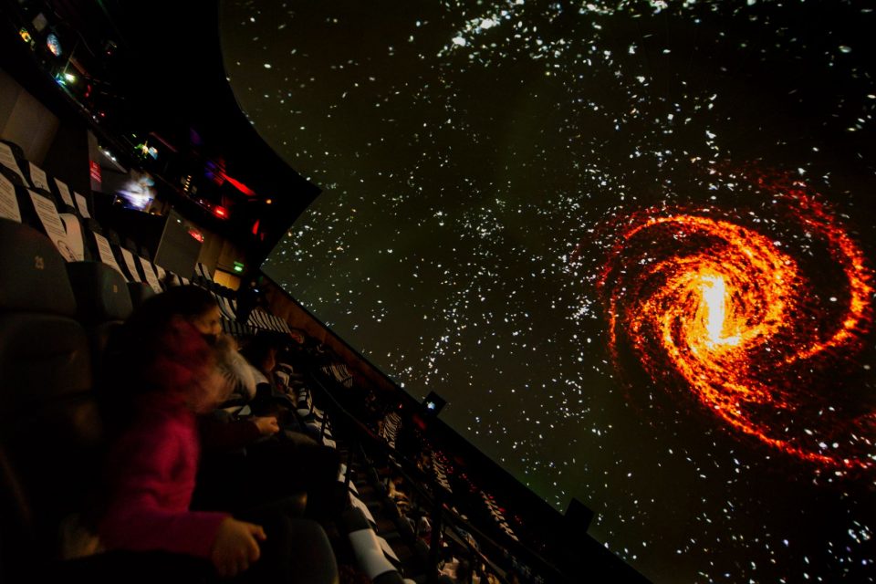 El Hemisfèric celebra una nueva sesión de planetario en directo con 'Las Nocturnas de invierno'