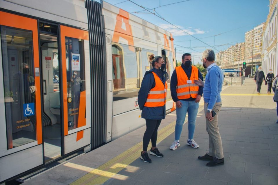 La Generalitat refuerza las medidas de seguridad y prevención en el TRAM d'Alacant con la incorporación de auxiliares COVID-19