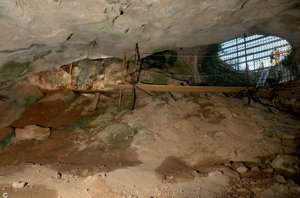 Declarados BIC los yacimientos arqueológicos de las cuevas del Tossal de la Font y de Matutano de Vilafamés