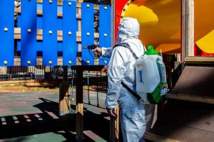 desinfección de los parques infantiles