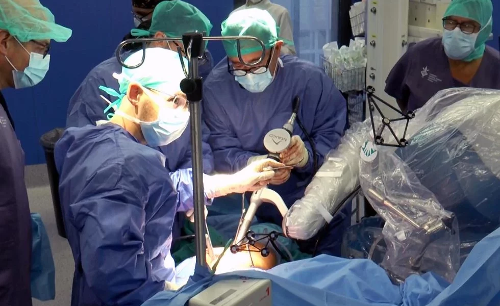 General VLC. Primera cirugía robótica ortopédica